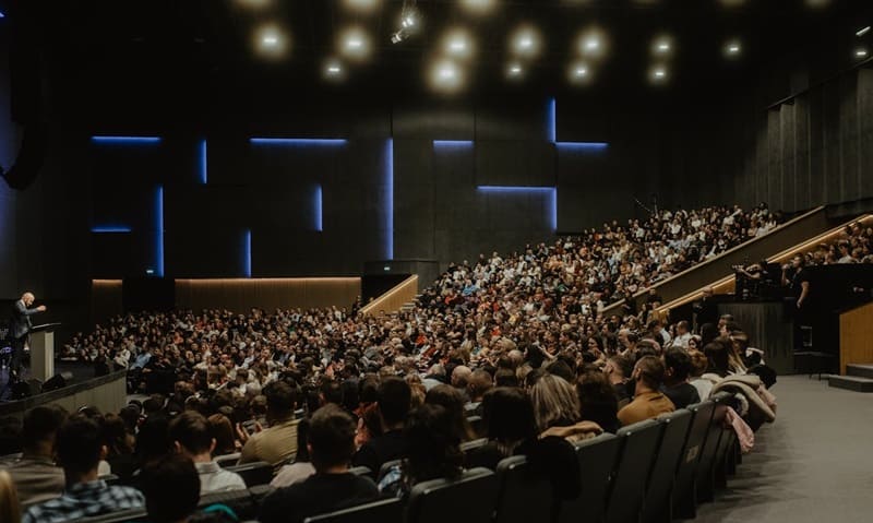 Diferencias entre interpretación consecutiva y simultánea